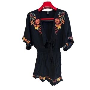 FOREVER 21 Embroidery floral black open front Romper Size S. Y2K Boho Casual